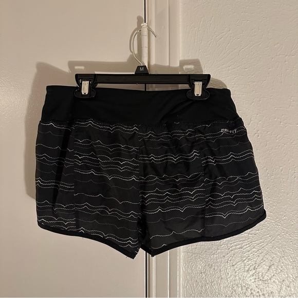 Dri Fit Nike Athletic Shorts Women Size Small - Picture 4 of 13
